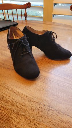 Ladies Lace Up, Faux Suede Heels, Size 8.5