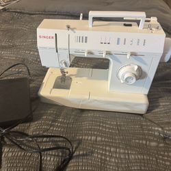 Singer Sewing Machine 