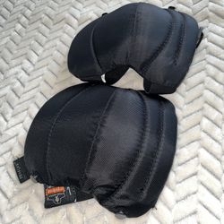 Knee Pads In (Great Condition)