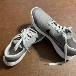 Tennis Shoes Side 9.5 Men’s 