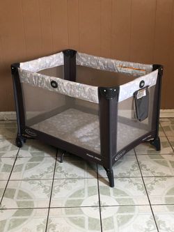 GRACO PLAY PEN / PACK AND PLAY!!!