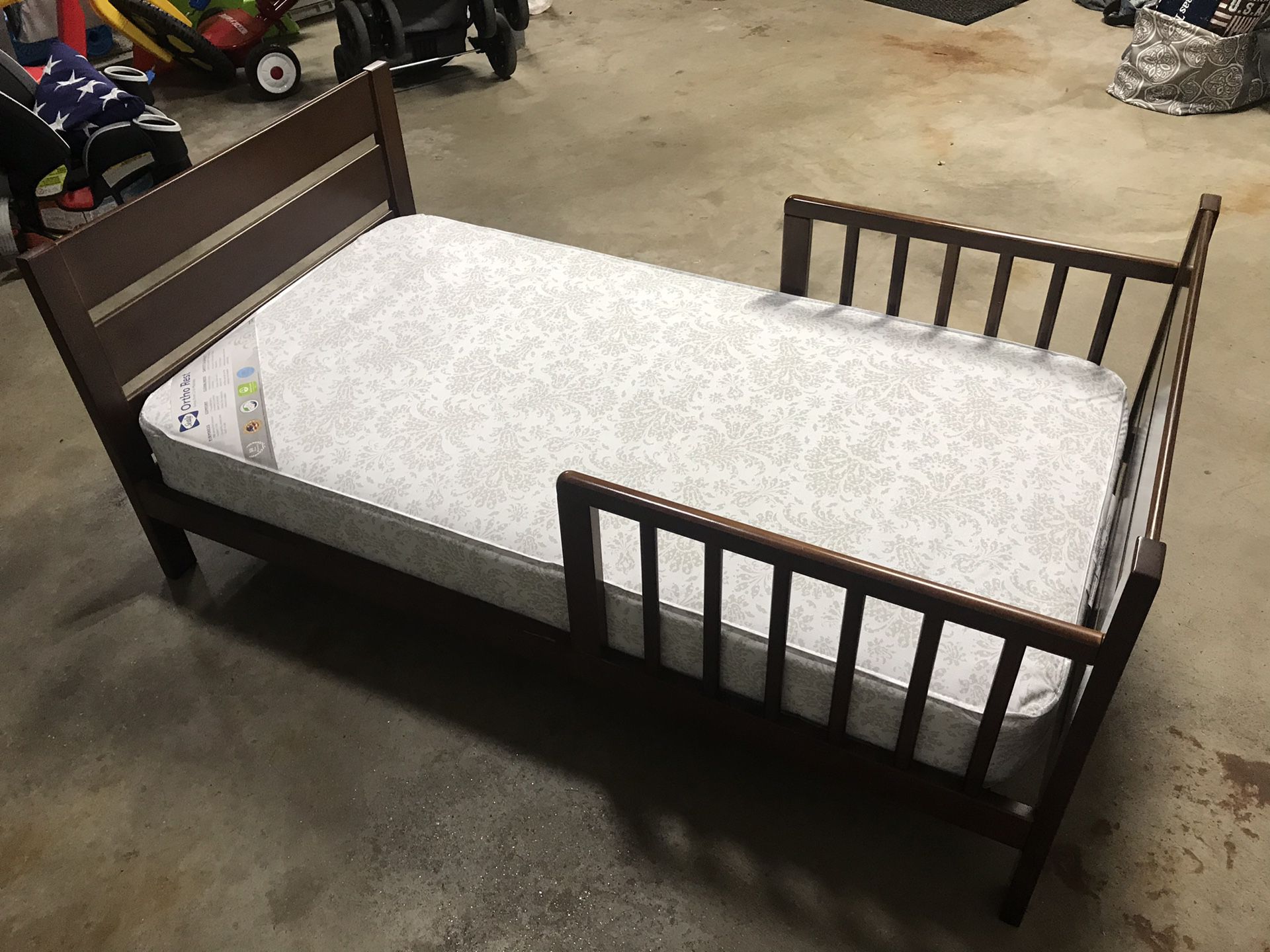Like new brown toddler bed with new sealy ortho rest mattress. 35” x 29”