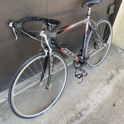 Fuji Roubaix RC Road Bike – Lightweight Aluminum Frame