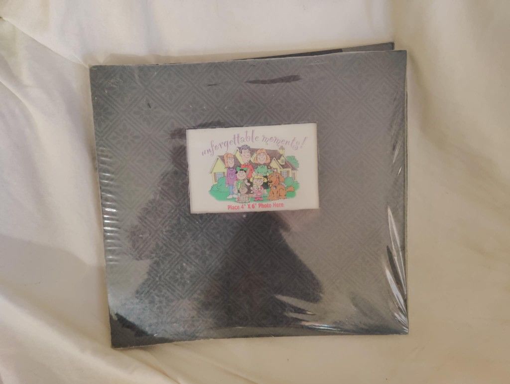 NEW IN PACKAGE UNFORGETTABLE MEMORIES TINY TREASURES PRE-DESIGNED PHOTO ALBUM SCRAPBOOK