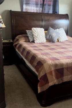 KING SIZE BED w / mattress