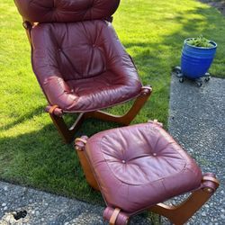 Img Luna Chair and Ottomon in Burgundy