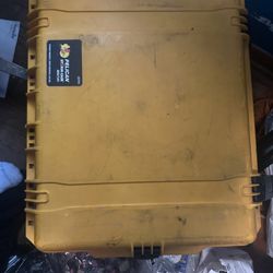 HUGE Pelican Storm Case IM2720