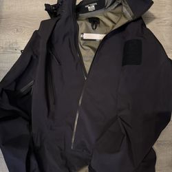 Arc’teryx LEAF Alpha Jacket