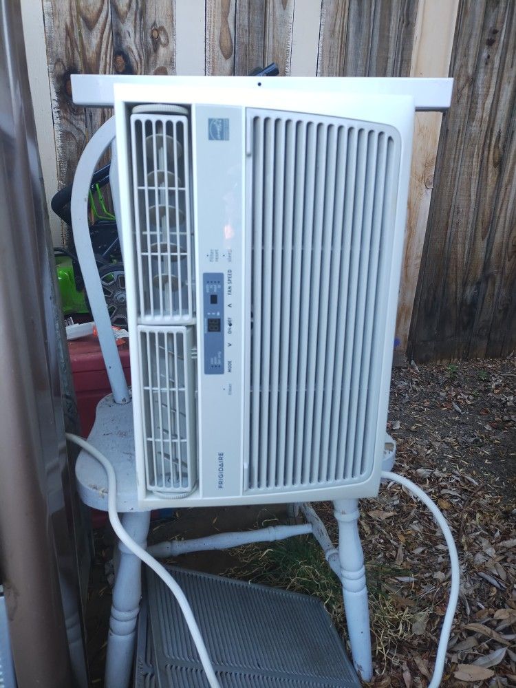 AC Window Unit 8,000 BTU