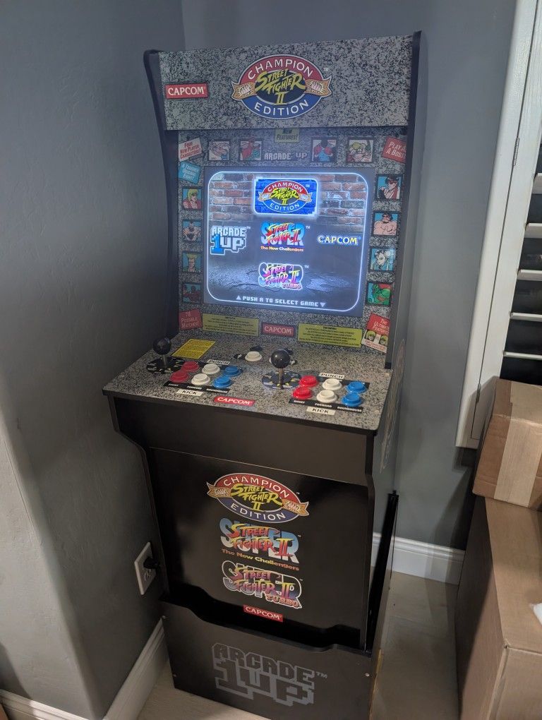 Arcade 1 UP - STREET FIGHTER II Original w/Riser (Barely Used)