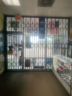 Folding/scissors gate