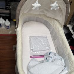 Bassinet. 