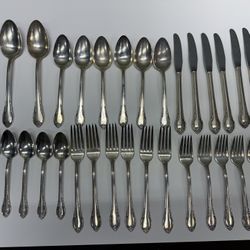 Vintage 1847 Rogers Bros Remembrance Silverplate Flatware Set Service for 6 32 pcs
