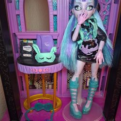 Monster high skultimate secrets series 3 Twyla