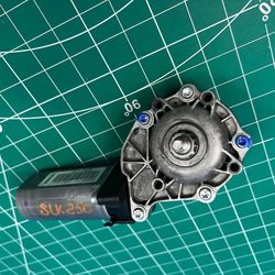 12-15 R172 MERCEDES SLK250 LEFT CONVERTIBLE ROOF TOP MOTOR OEM