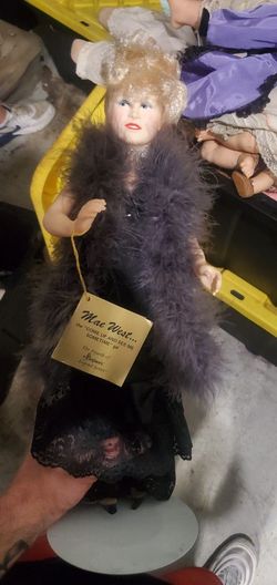 1982 Effanbee 18" Mae West Doll the come up and see me sometime gal T531