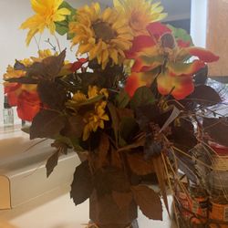Artificial flower arrangement for home Interior