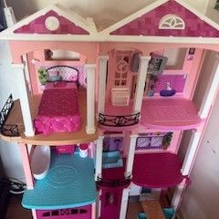 Barbie House With Barbies And Accessories 