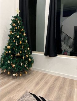 6ft Christmas Tree 🎄