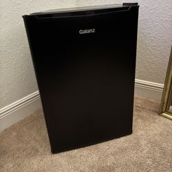 Mini Fridge 