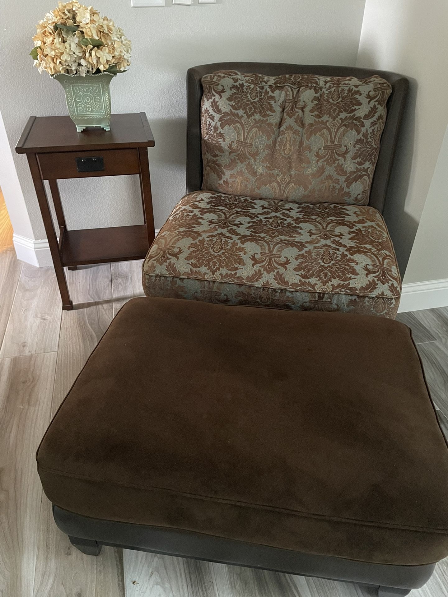 Chair with Ottoman