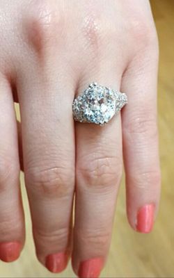 Beautiful engagement ring 5.6ct NEW