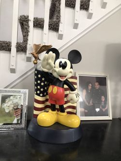 4th of JULY BIG Mickey Mouse statue