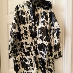 Vintage 1980s Wippette Cow Print Black and White Color Raincoat Slippery When Wet Brand Reversible Size L. Excellent Condition. 
