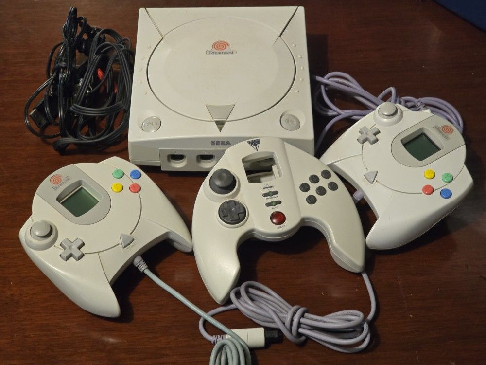 Sega Dreamcast Console Bundle