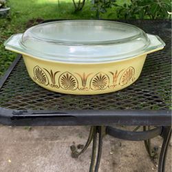 Vintage Golden Classic Pyrex Casserole Dish- 045- 2 1/2 Qt