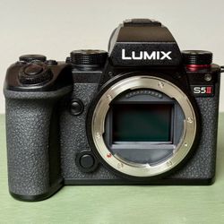Lumix S5II + 50 mm F1.8 - Excellent Condition
