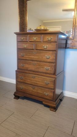 BEAUTIFUL SOLID WOOD BROWN TALL DRESSER