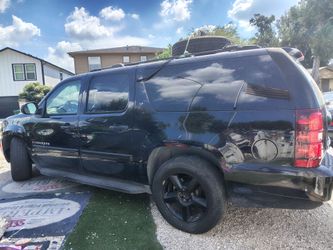 09 Chevy Suburban LT Vortec 5.3 Cold AC heater 3rd row blue title 2 keys runs and drives