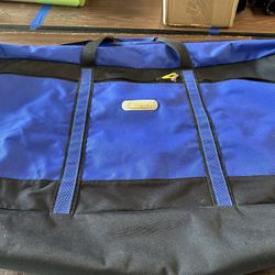 DUFFEL BAG. LARGE CAPACITY. 