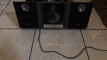 Vintage Philips micro system MC235B come with remote like new with working cd player and radio