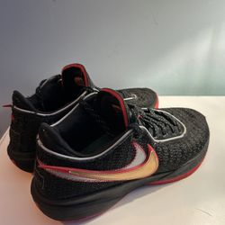 LeBron 20’s Pink Diamond Collection
