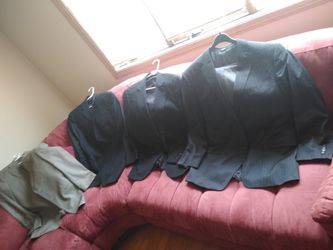 Like new Cómo nuevos each in $ 5 dollars with pants $ 8