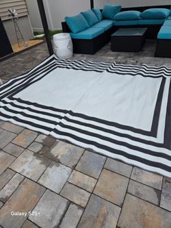 Outdoor rug and pillows