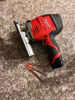 Milwaukee M12 Jig Saw (includes battery / blades)