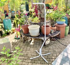 Hanging Bird Cage Stand: 29“W x 29”D x 65”H