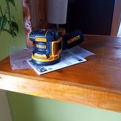 DeWalt 20 V New XR. Sander. Variable Speed. Brushless