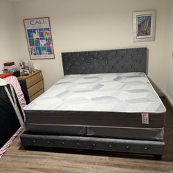 NEW MATTRESS KING SIZE PLUSH WITH BOX SPRING 