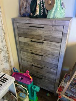 5 drawers dresser