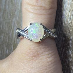 New Women’s Opal Fashion Ring (Size 7)