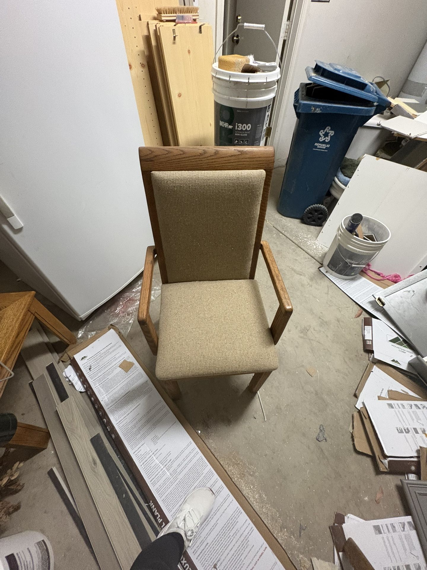 Dining Table 6 Chairs And A mirror Set 