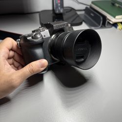 Panasonic LUMIX G7 with Extra Lens