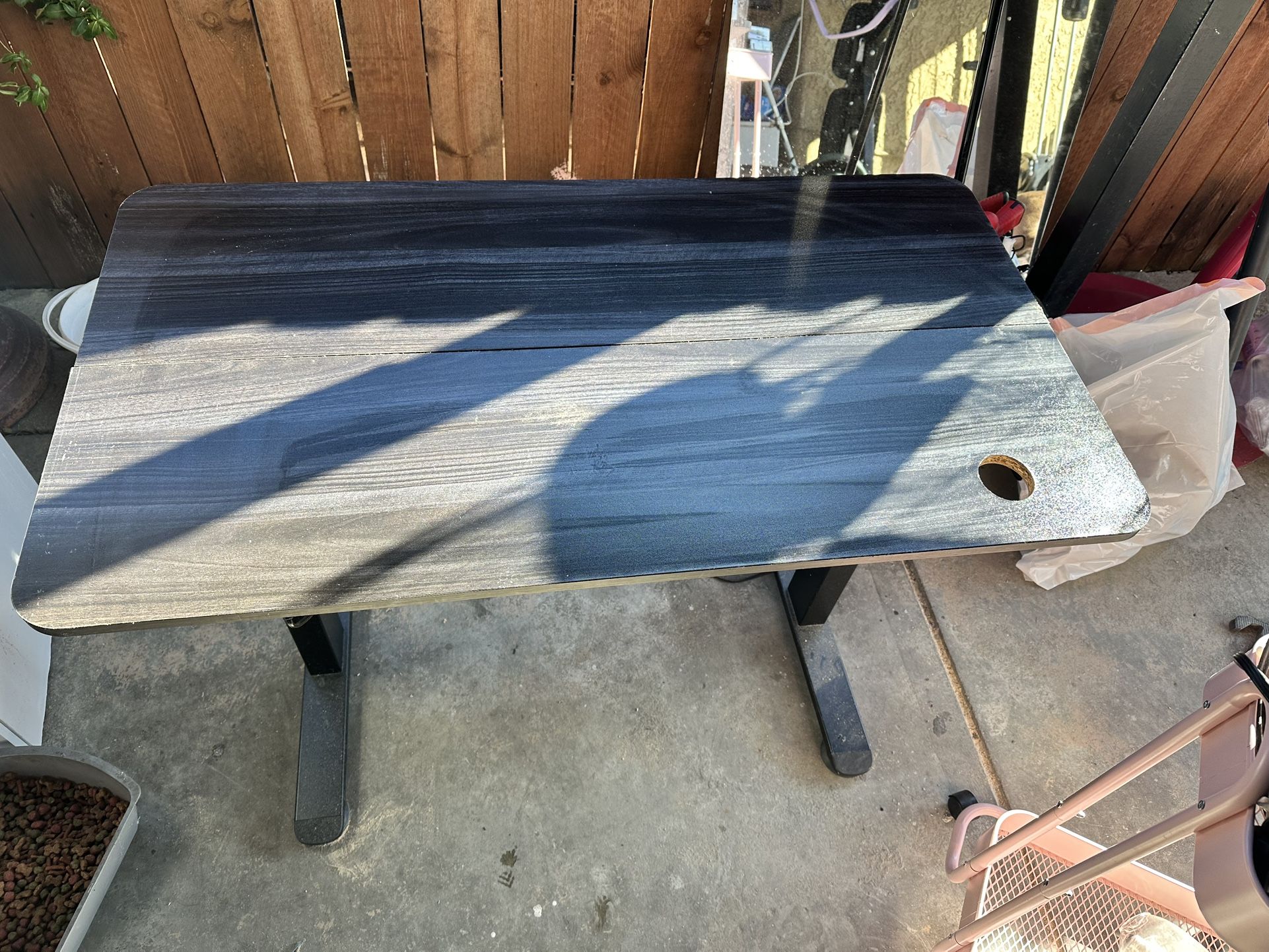 Electronic Desk Moves Up And Down