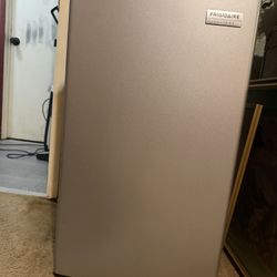 Frigidaire mini fridge/freezer combo
