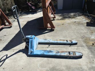 Free Pallet Jack,  needs service