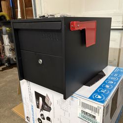 Adoorn Locking Post Mount Mailbox - Small